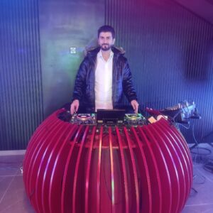 نوازنده دی جی